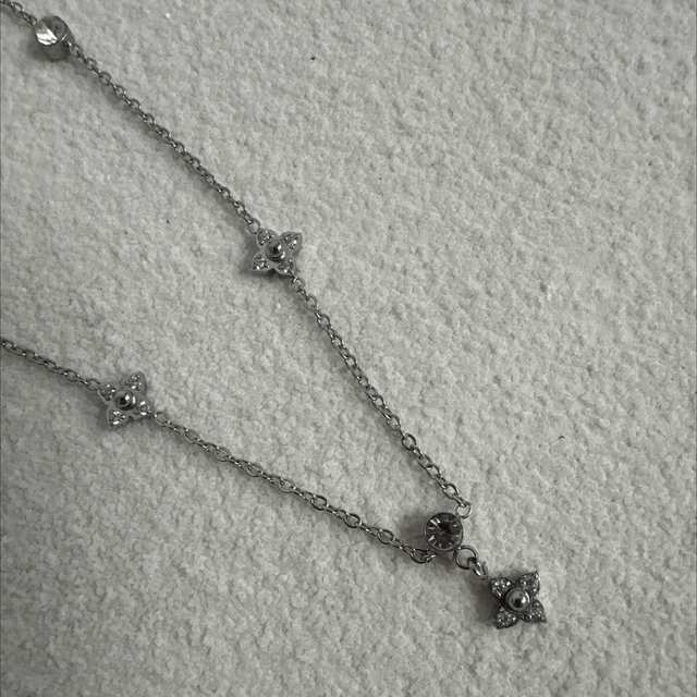 COLLIER MUDA