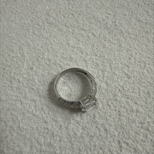 BAGUE DESLUMBRANTE 