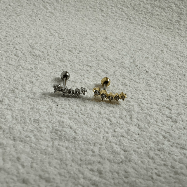 PIERCING D’OREILLE DESLUMBRANTE 